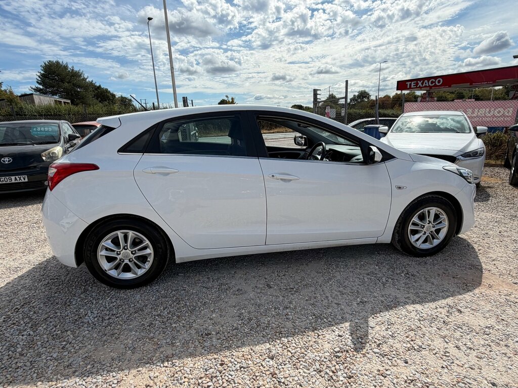 Hyundai I30 Estate 1.6 Crdi Blue Drive Se Tourer Euro 6 Ss Red #10