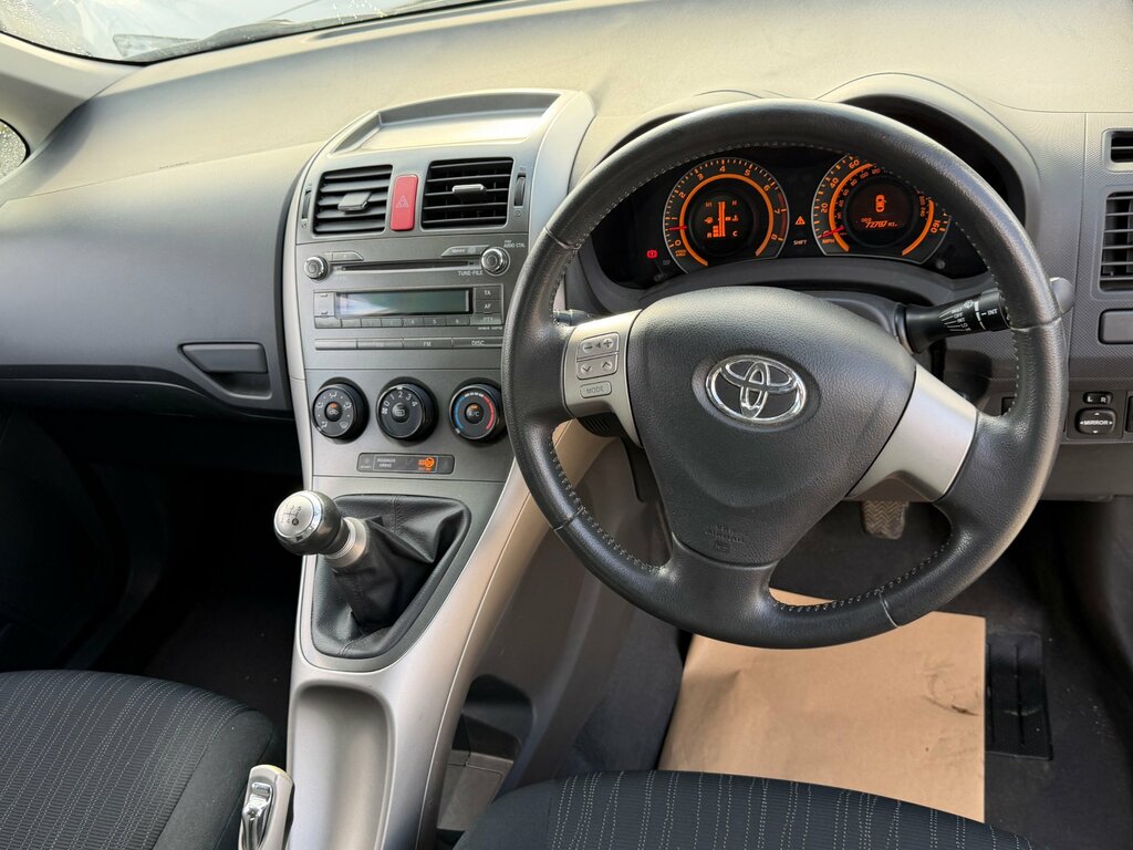 Toyota Auris 1.6 Vvt-i T Spirit Silver #12