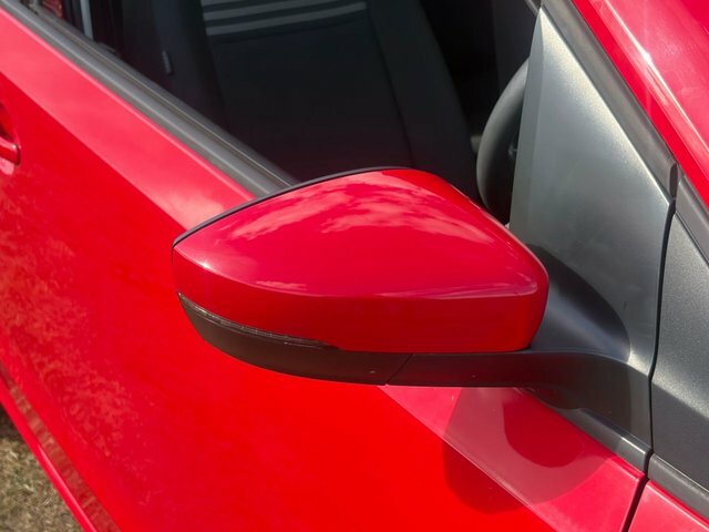 Volkswagen Up 2017 1.0 Move Up Hatchback Euro Red #4