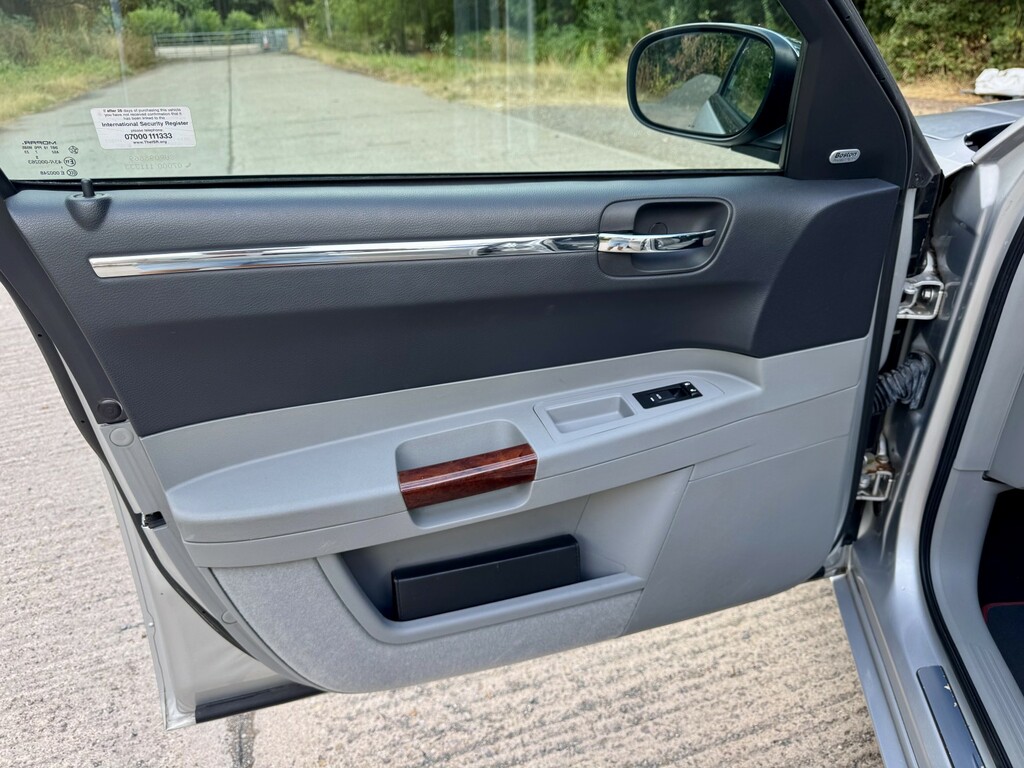 Chrysler 300C Crd Silver #43