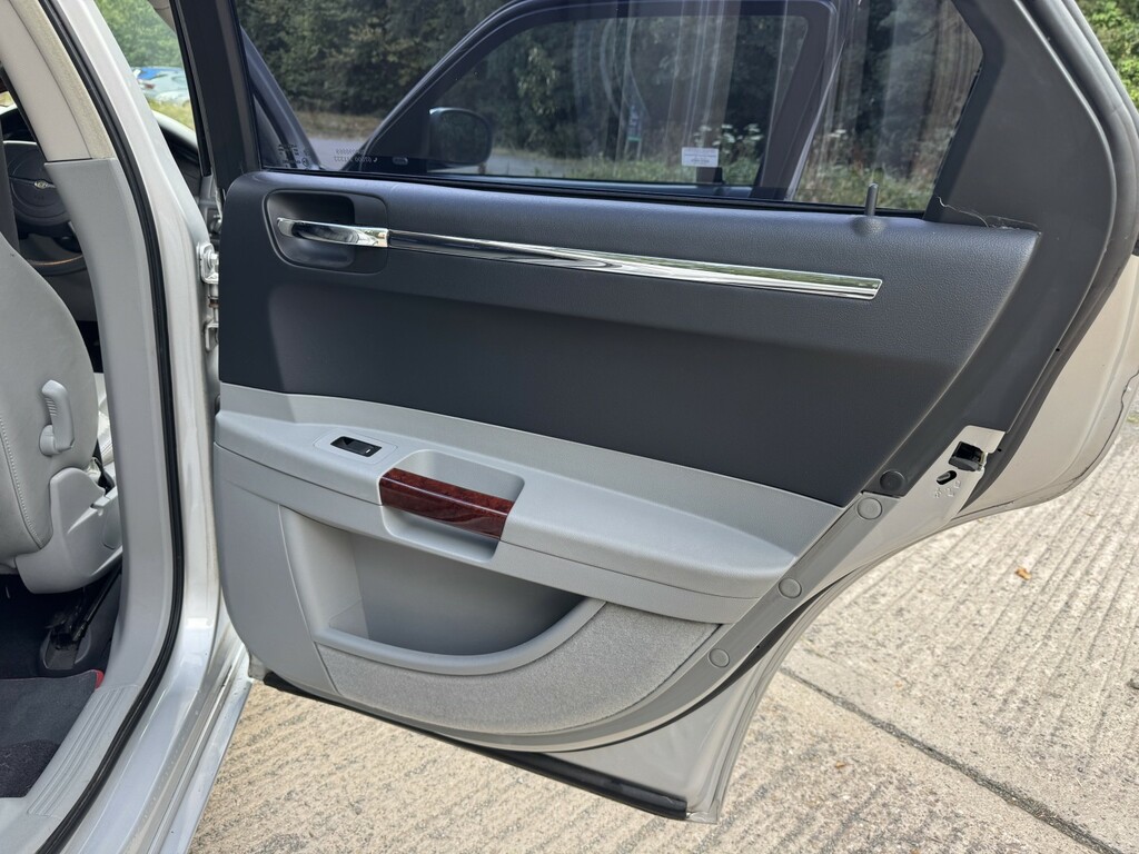 Chrysler 300C Crd Silver #36