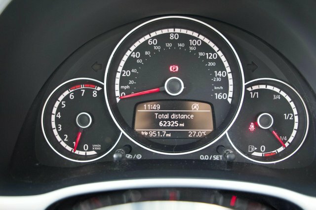 Volkswagen Beetle 2.0 Sport Tdi Dsg 139 Bhp Yellow #29
