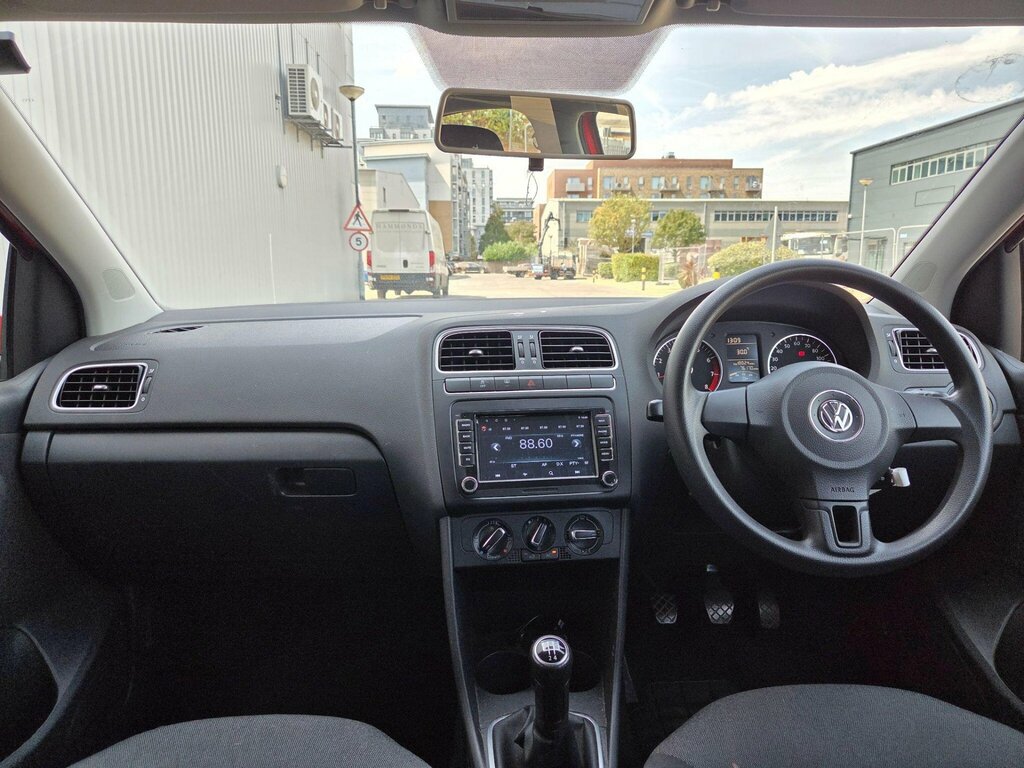 Volkswagen Polo Se White #4