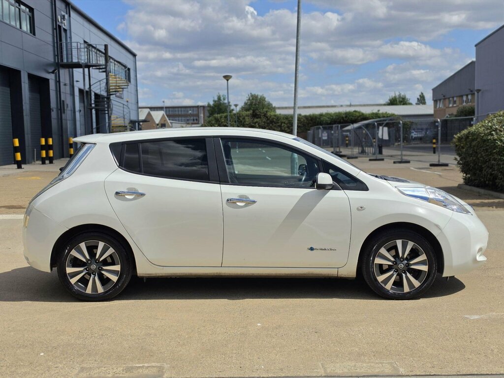 Nissan Leaf 30Kw Tekna With 3.3Kw Charger And Bose Audio Sat Red #12