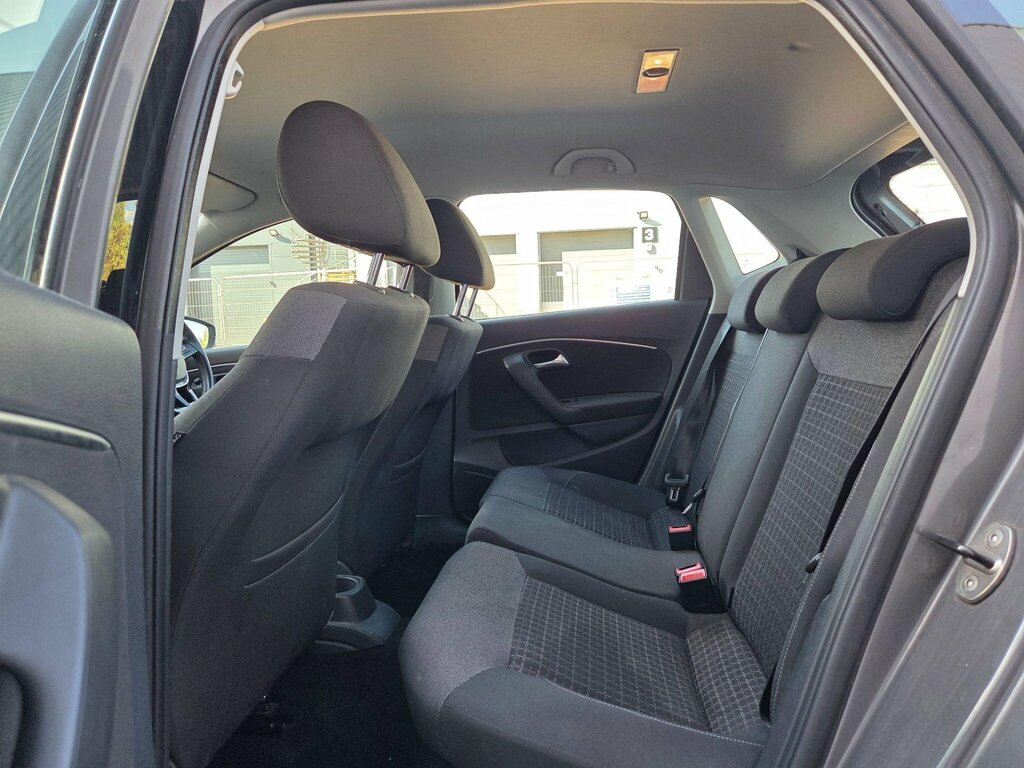 Volkswagen Polo 1.0 Se 74 Bhp Red #24