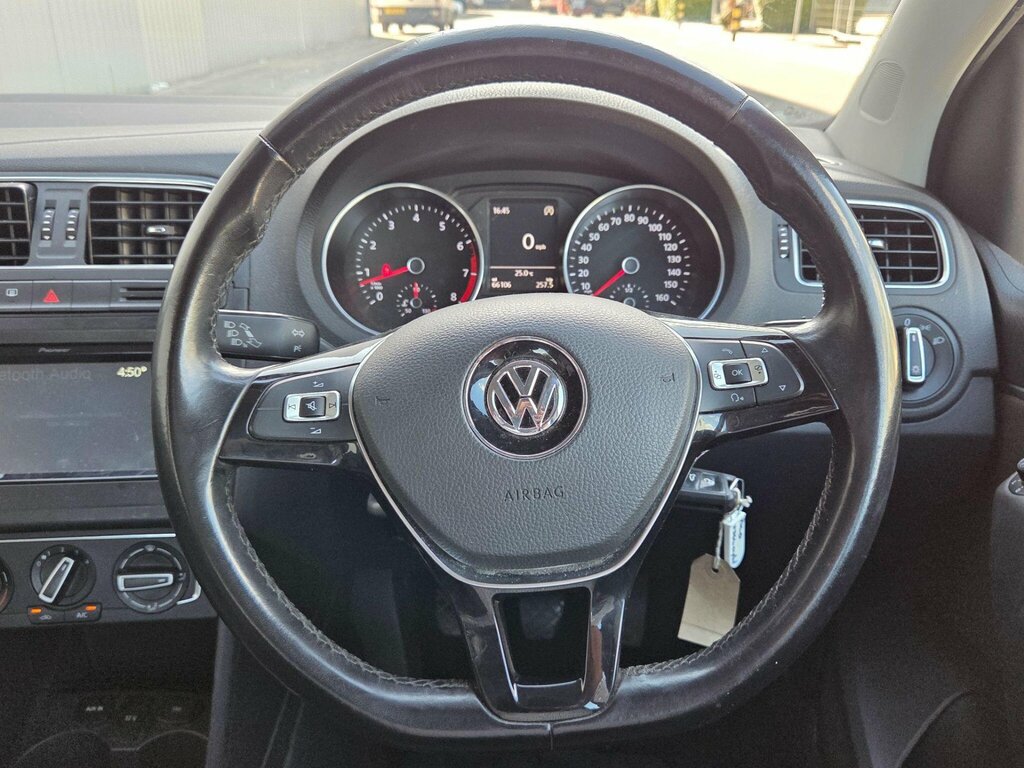 Volkswagen Polo 1.0 Se 74 Bhp Red #30
