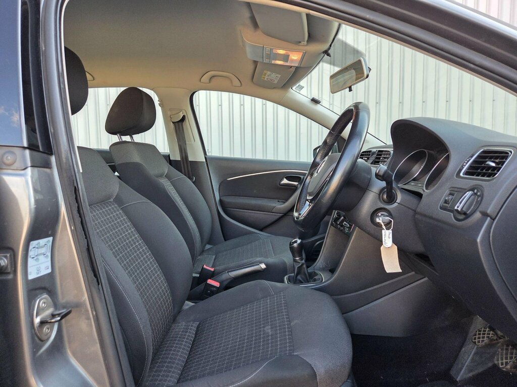 Volkswagen Polo 1.0 Se 74 Bhp Red #18