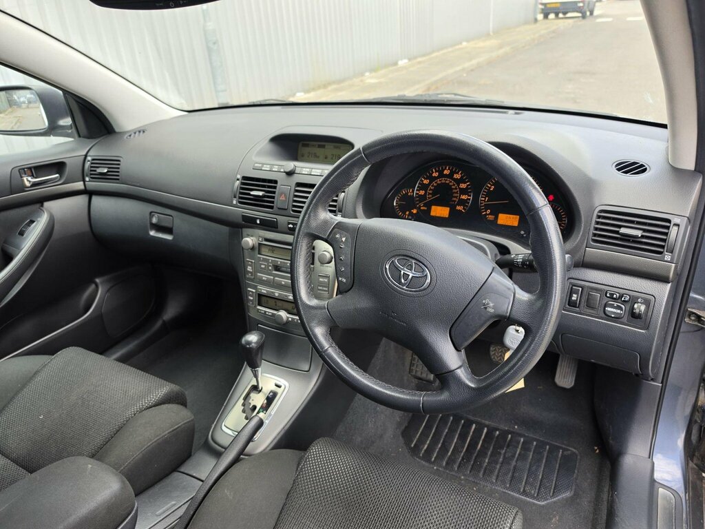 Toyota Avensis Blue #22