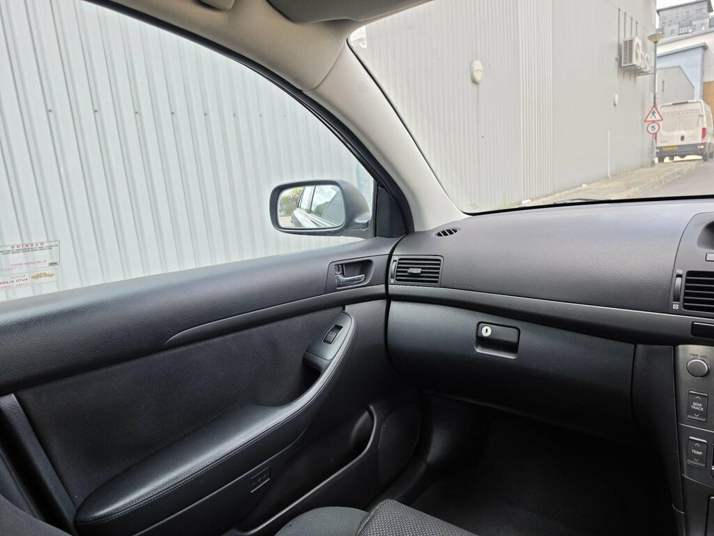 Toyota Avensis Blue #21