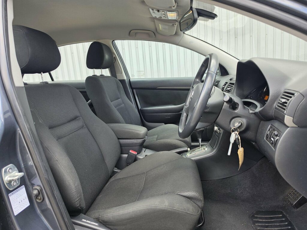 Toyota Avensis Blue #24