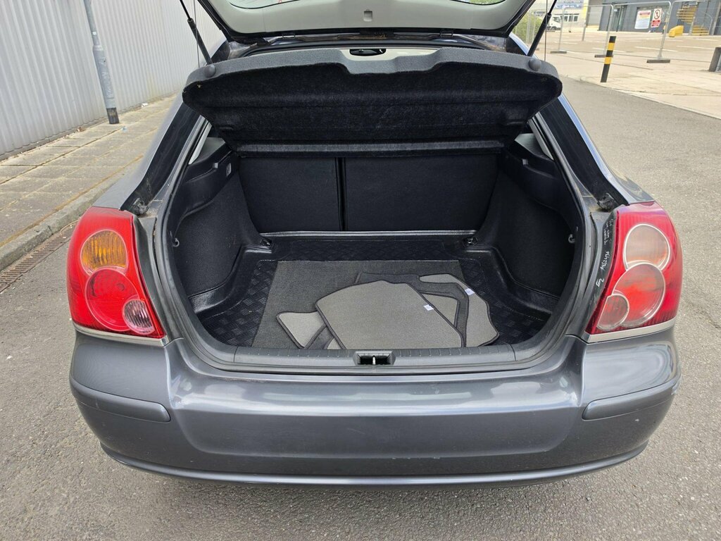 Toyota Avensis Blue #39