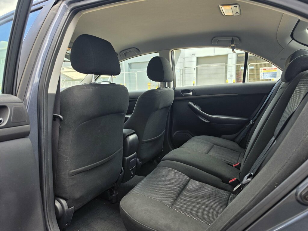 Toyota Avensis Blue #27