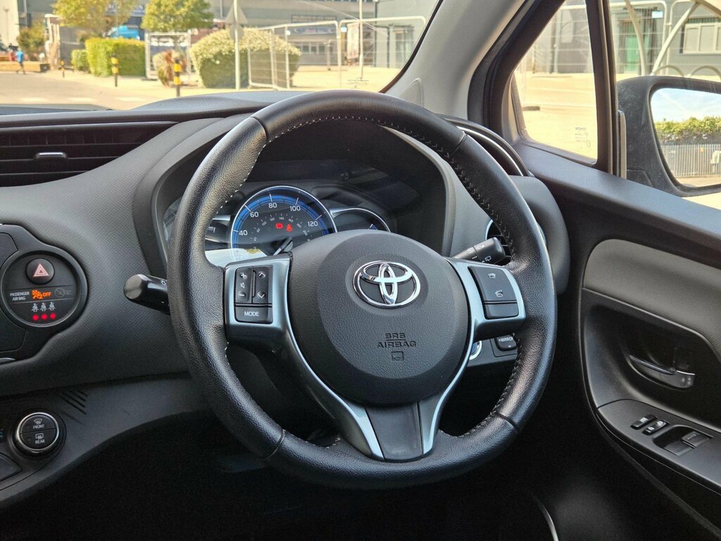Toyota Yaris Icon 1.5 Hybrid #25