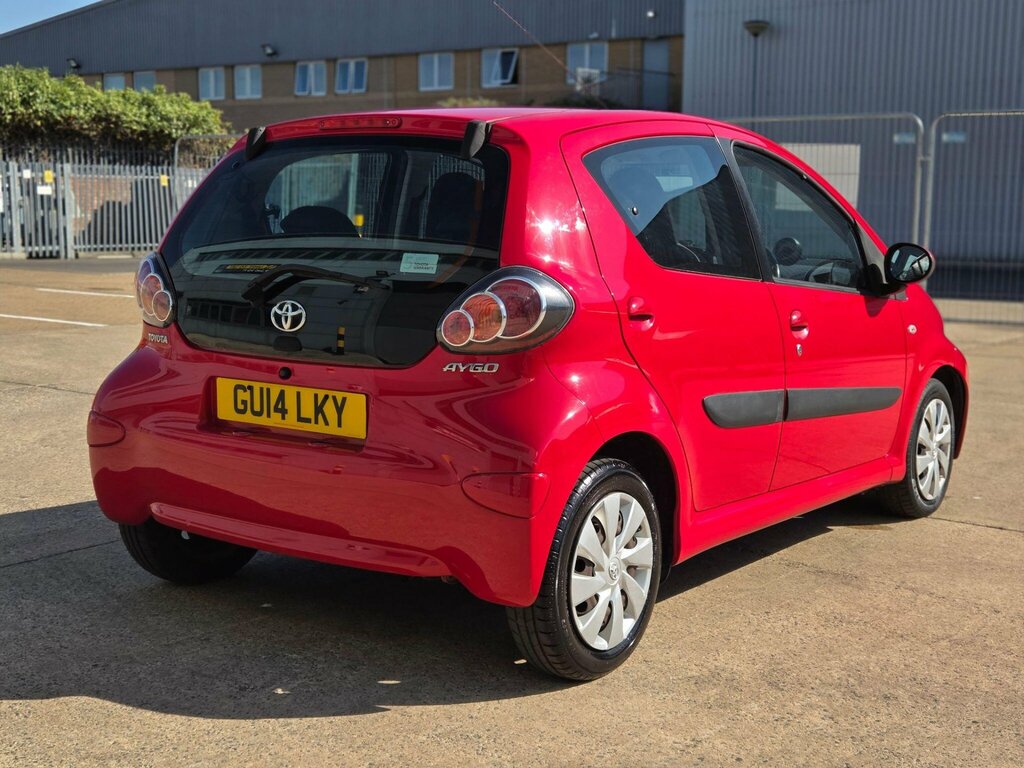 Toyota Aygo 1.0 Vvt-i X-play 69 Bhp White #12