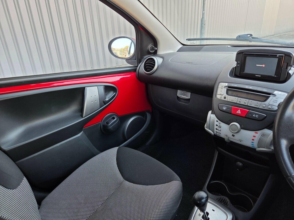 Toyota Aygo 1.0 Vvt-i X-play 69 Bhp White #37