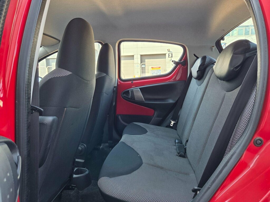 Toyota Aygo 1.0 Vvt-i X-play 69 Bhp White #23