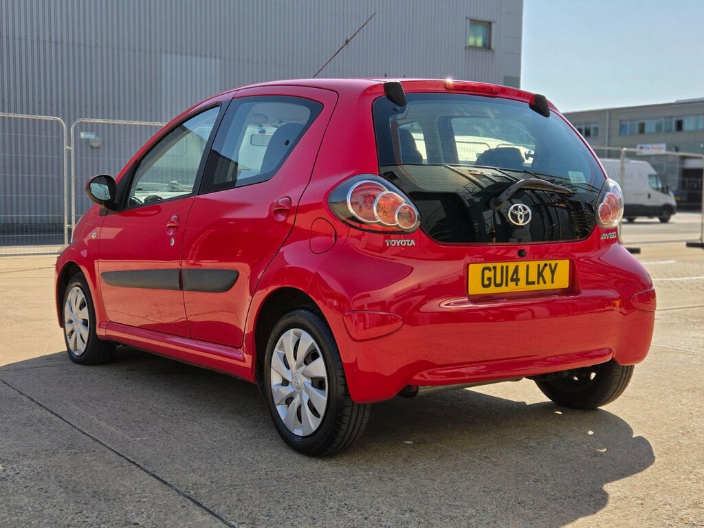 Toyota Aygo 1.0 Vvt-i X-play 69 Bhp White #14