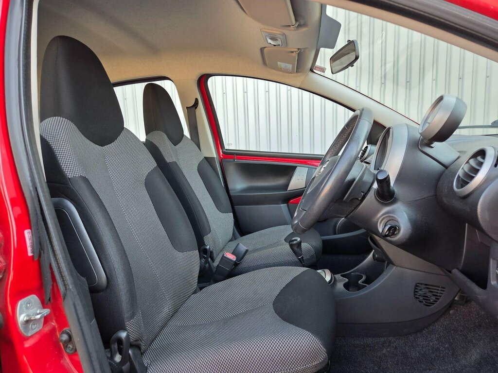 Toyota Aygo 1.0 Vvt-i X-play 69 Bhp White #27