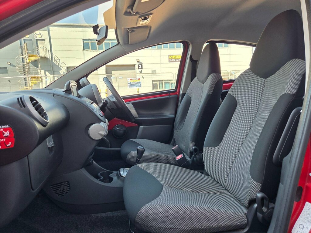 Toyota Aygo 1.0 Vvt-i X-play 69 Bhp White #22