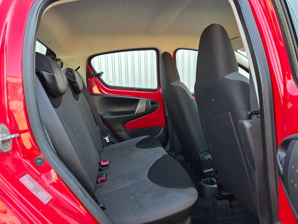 Toyota Aygo 1.0 Vvt-i X-play 69 Bhp White #25