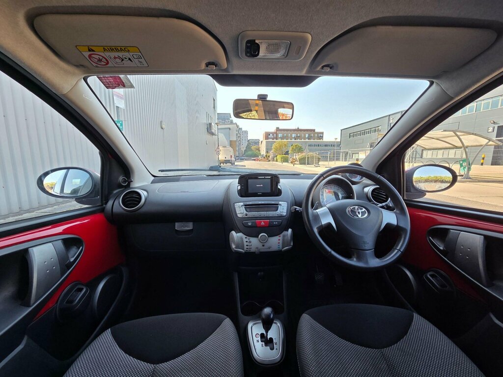 Toyota Aygo 1.0 Vvt-i X-play 69 Bhp White #28
