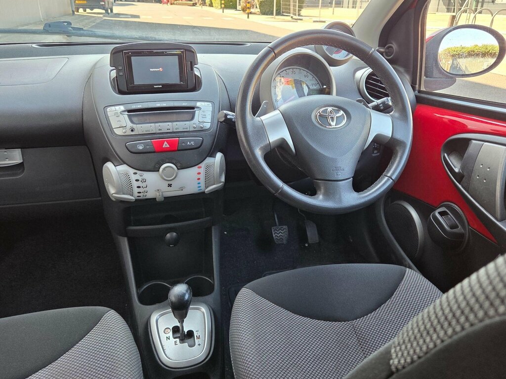 Toyota Aygo 1.0 Vvt-i X-play 69 Bhp White #32