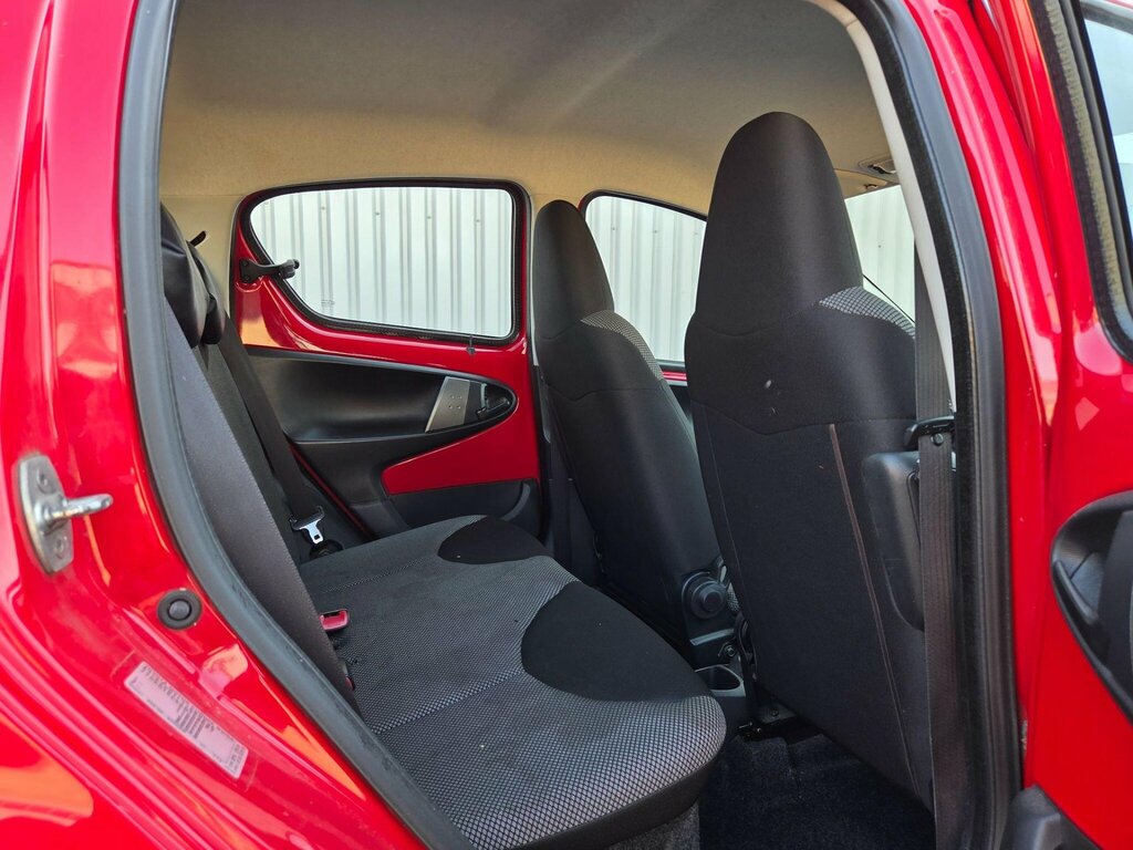 Toyota Aygo 1.0 Vvt-i X-play 69 Bhp White #26