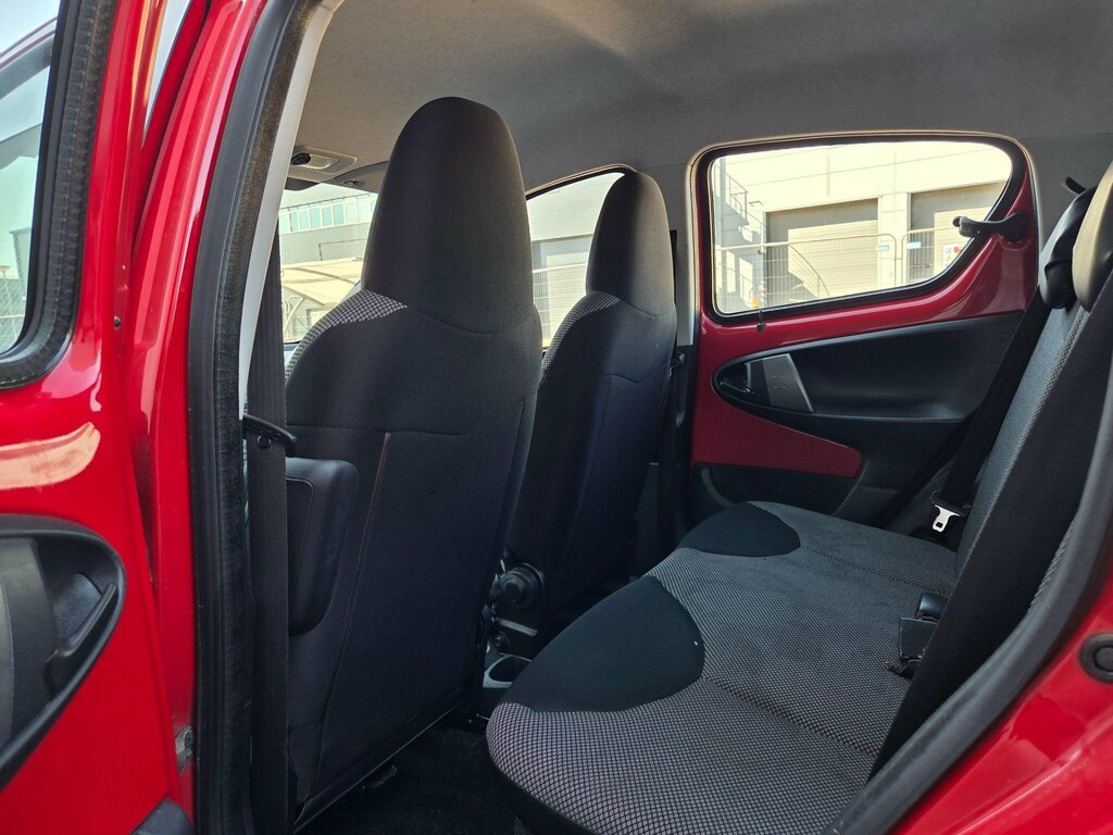 Toyota Aygo 1.0 Vvt-i X-play 69 Bhp White #24