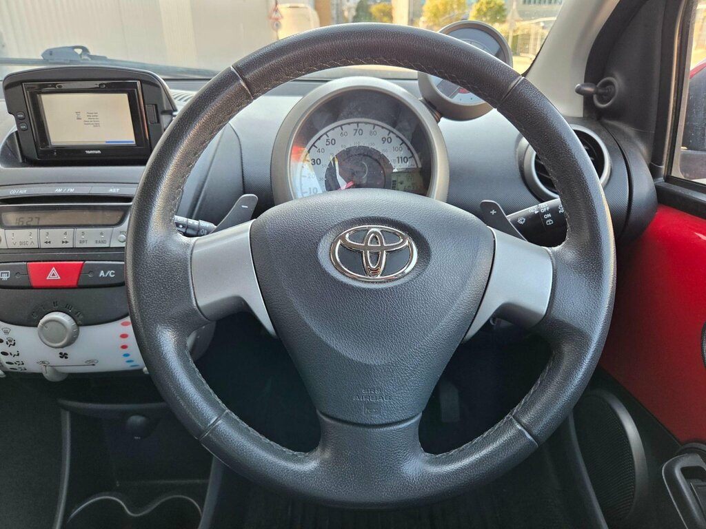Toyota Aygo 1.0 Vvt-i X-play 69 Bhp White #29