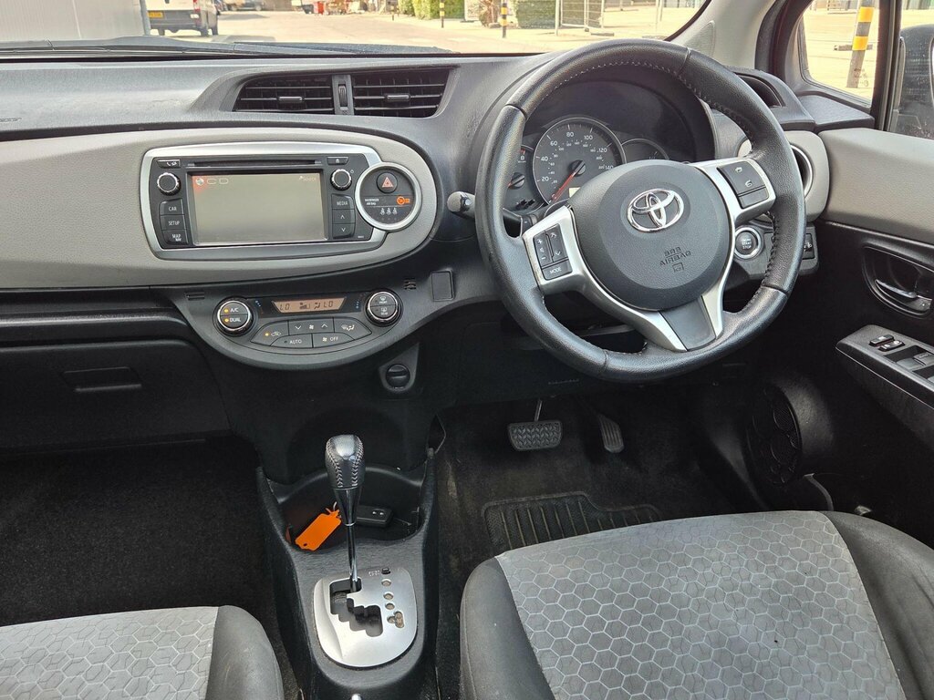 Toyota Yaris 1.33 Dual Vvt-i Sr Euro 5 Red #31