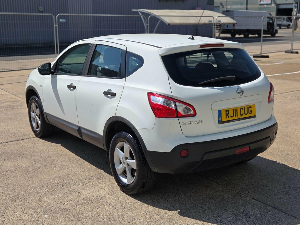 Nissan Qashqai 1.6 Visia 2Wd Euro 5 Ss White #3