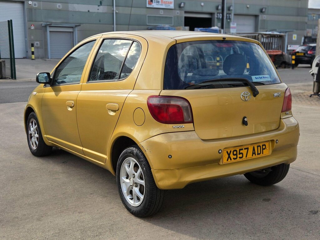 Toyota Yaris 1.3 Vvt-i 16V Cdx Gold #4
