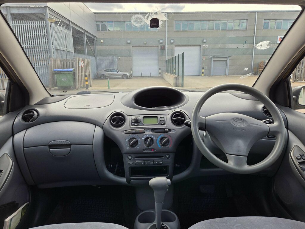 Toyota Yaris 1.3 Vvt-i 16V Cdx Gold #3