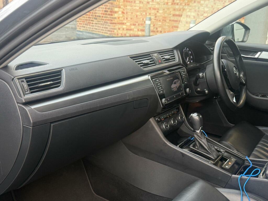 Skoda Superb 2.0 Tdi Cr 190 Se L Executive 4X4 Dsg Grey #25