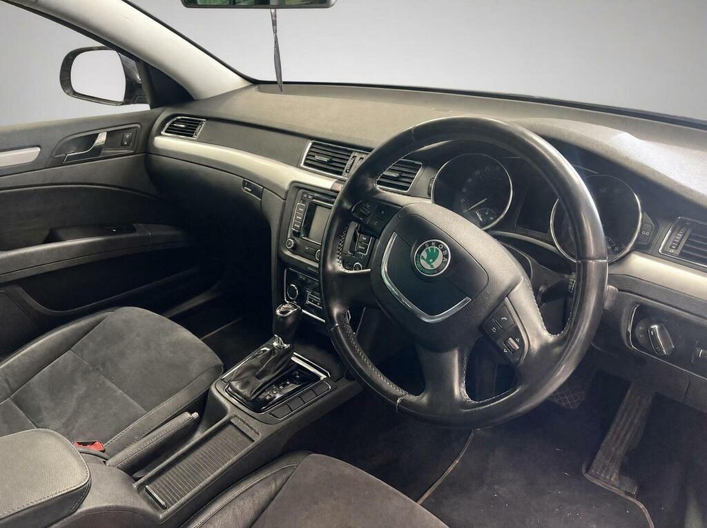 Skoda Superb 1.6Tdi Greenline III Elegance White #9