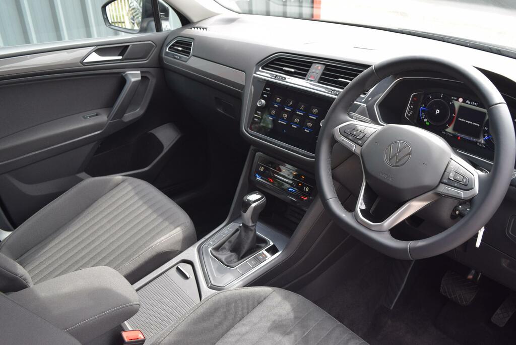 Volkswagen Tiguan Allspace 2.0 Tdi Life Dsg Black #3