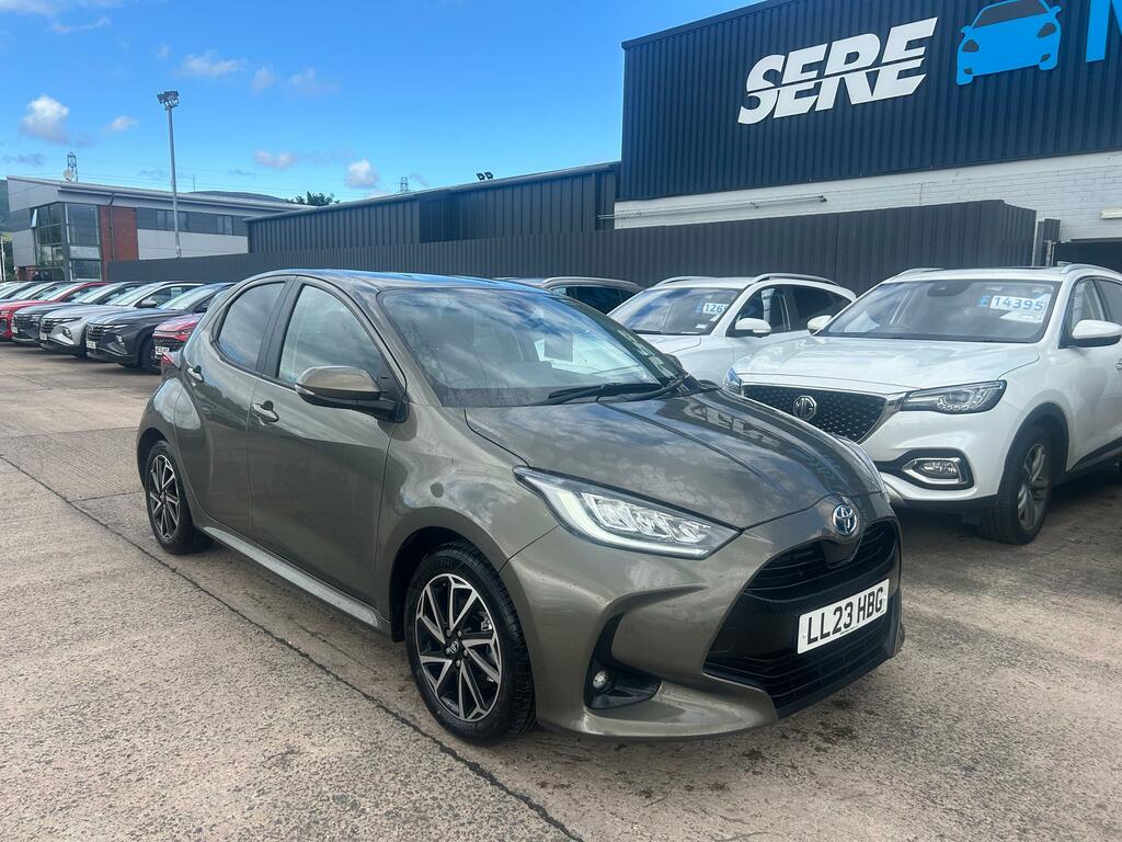 Toyota Yaris 1.5 Hybrid Design Cvt LL23HBG Brown