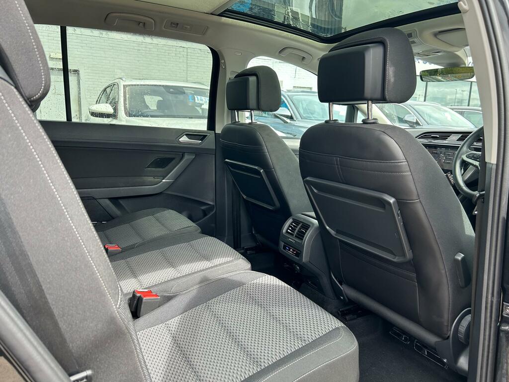 Volkswagen Touran 1.5 Tsi Evo Match Black #4