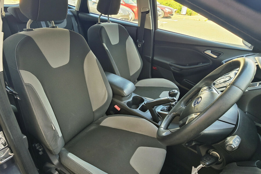 Ford Focus 1.6 Tdci Titanium 109 Bhp 35 A Year Road Tax Silver #17