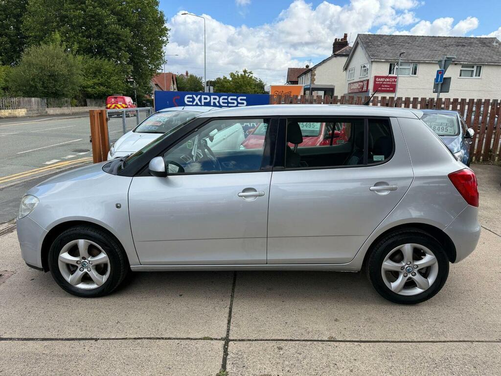 Skoda Fabia 1.6 16V 2 Tiptronic Silver #6
