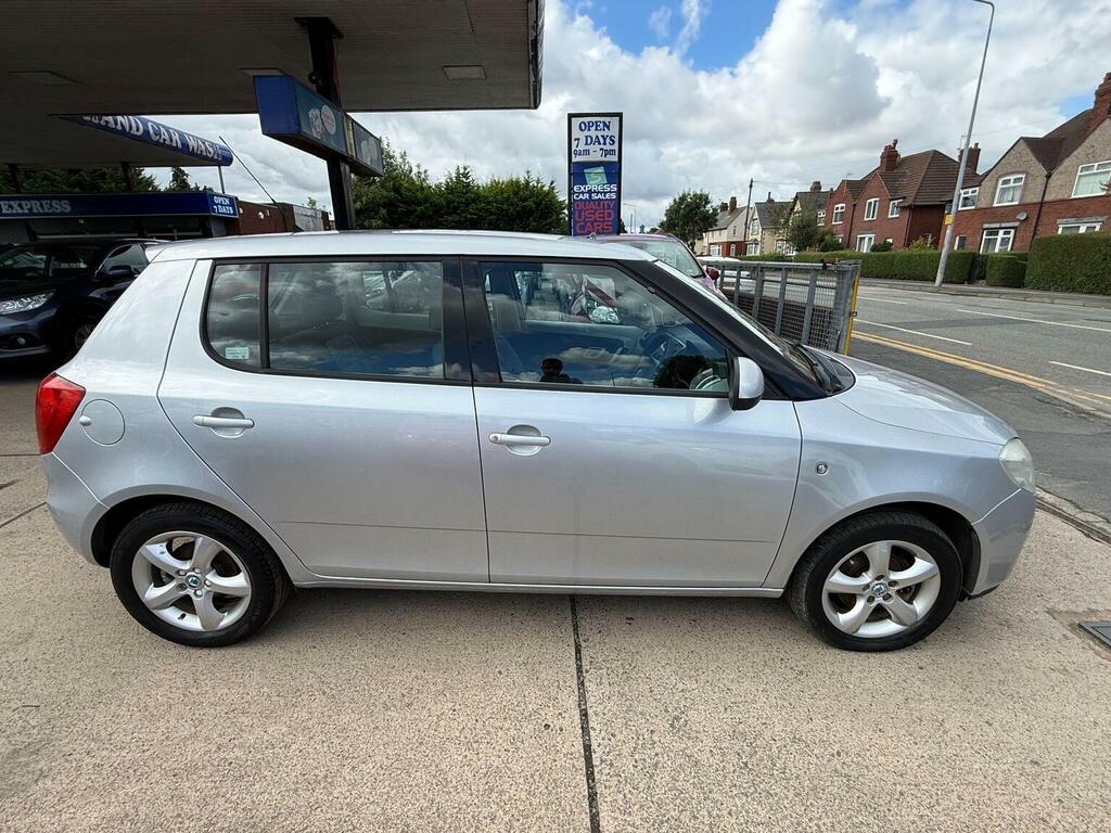 Skoda Fabia 1.6 16V 2 Tiptronic Silver #2