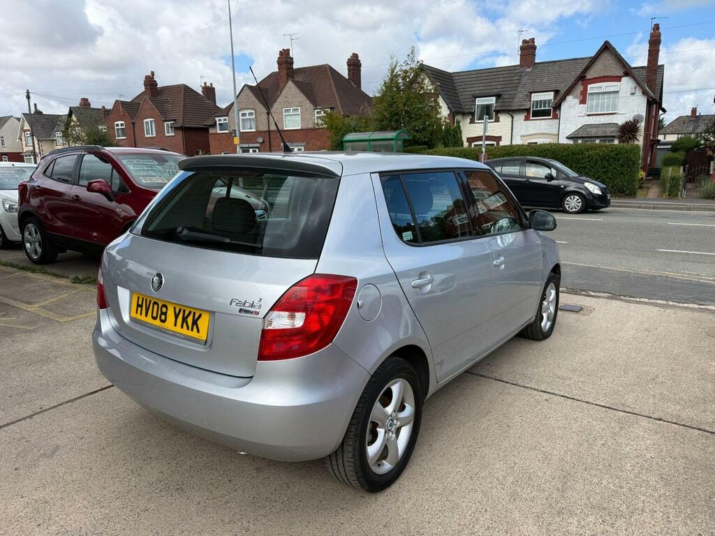 Skoda Fabia 1.6 16V 2 Tiptronic Silver #3