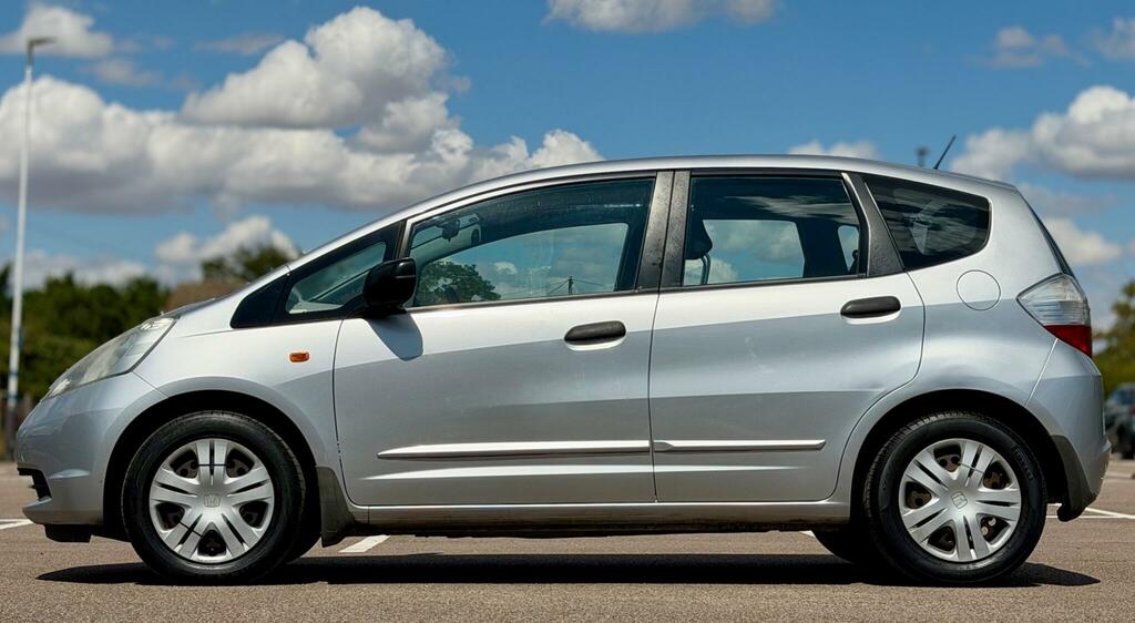 Honda Jazz 1.3L I-vtec Es Red #16