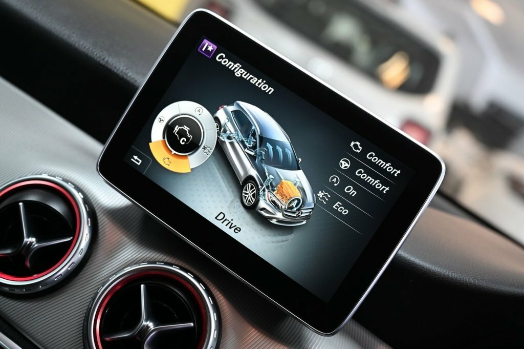 Mercedes-Benz GLA Class 2.1 Gla220d Amg Line Premium 7G-dct 4Matic Euro White #15