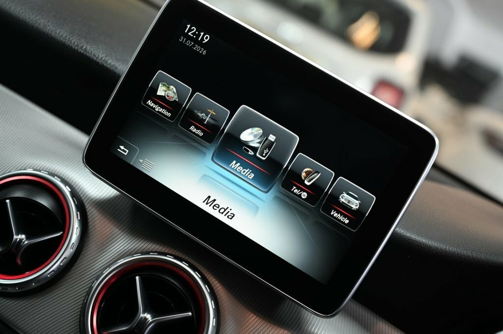 Mercedes-Benz GLA Class 2L Sport Red #4