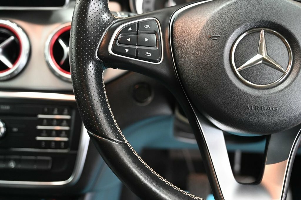Mercedes-Benz GLA Class 2.1 Gla220d Amg Line Premium 7G-dct 4Matic Euro White #24