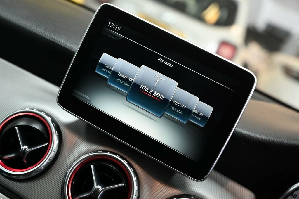 Mercedes-Benz GLA Class 2.1 Gla220d Amg Line Premium 7G-dct 4Matic Euro White #23