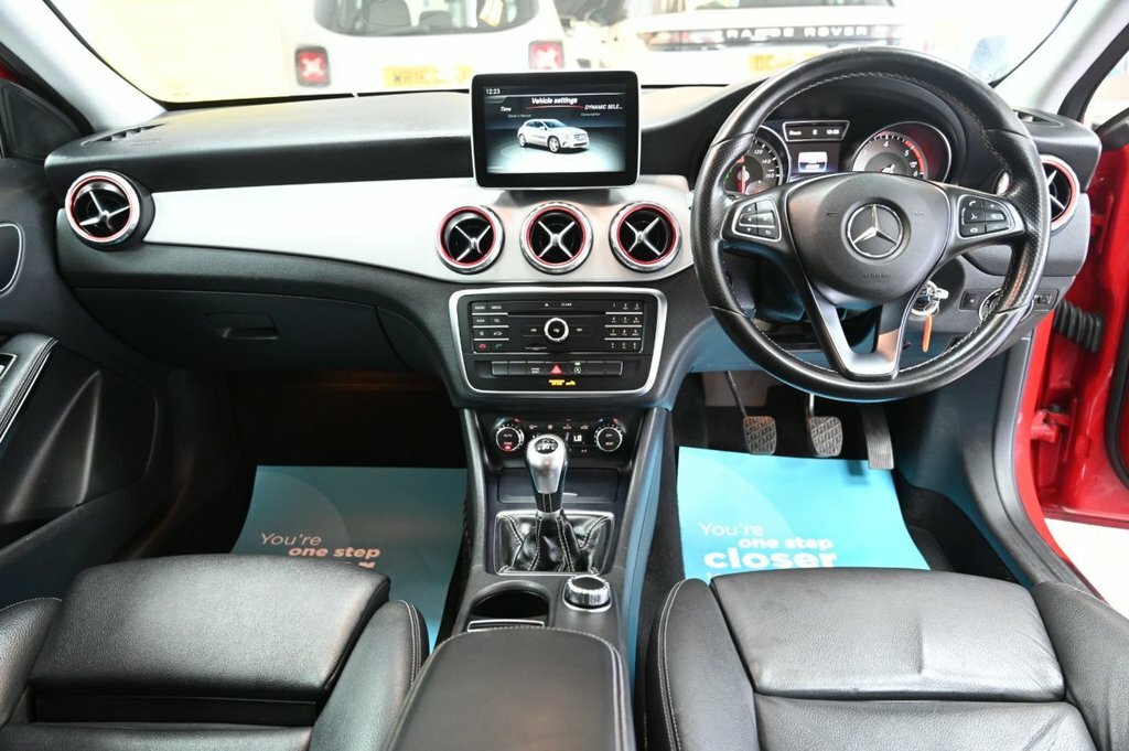Mercedes-Benz GLA Class 2L Sport Red #2