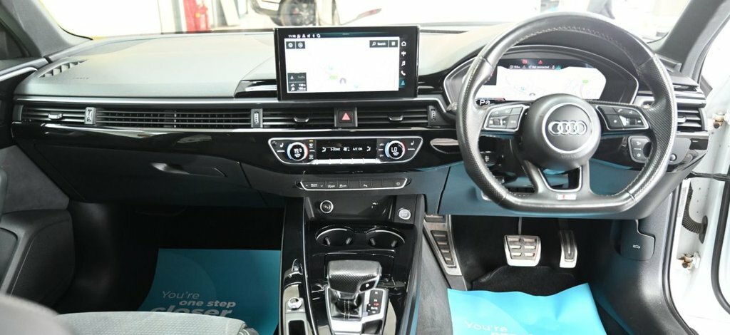 Audi A4 Avant 2L Black Edition White #2