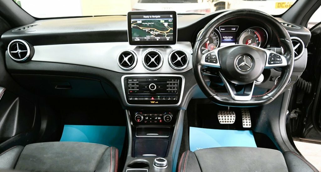 Mercedes-Benz GLA Class 2L Amg Line Black #3